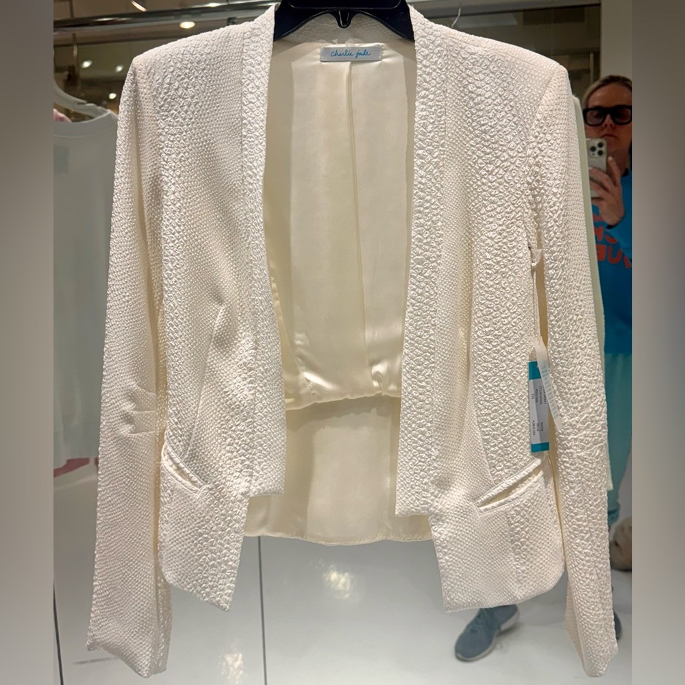 Never been worn white crocodile embossed jacket sz small fully lined